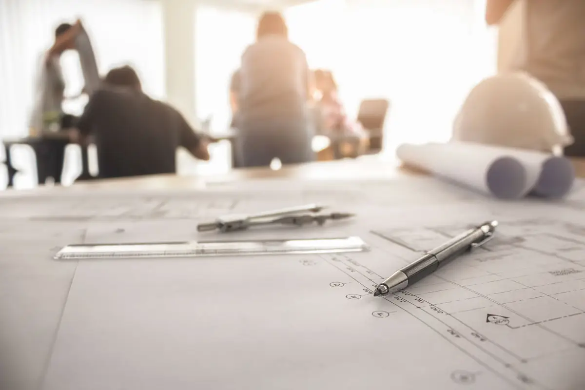 Independent construction planning advisory supporting scope definition and coordination